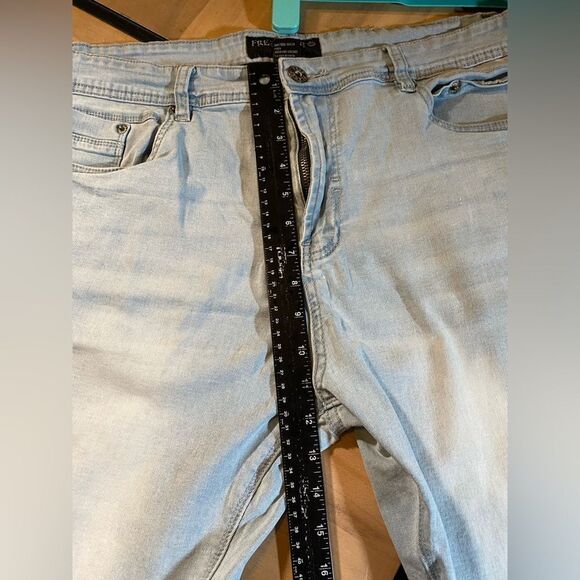 ‎Free planet Jean shorts - Picture 6 of 8